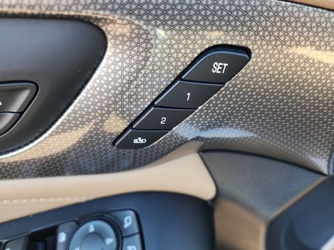 Used 2023 Chevrolet Traverse Premier image 22