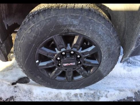 Used 2025 GMC Sierra 2500 AT4 w/ AT4 Premium Plus Package image 6