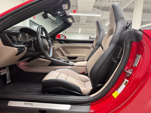 Certified 2026 Porsche 911 Carrera RWD image 5