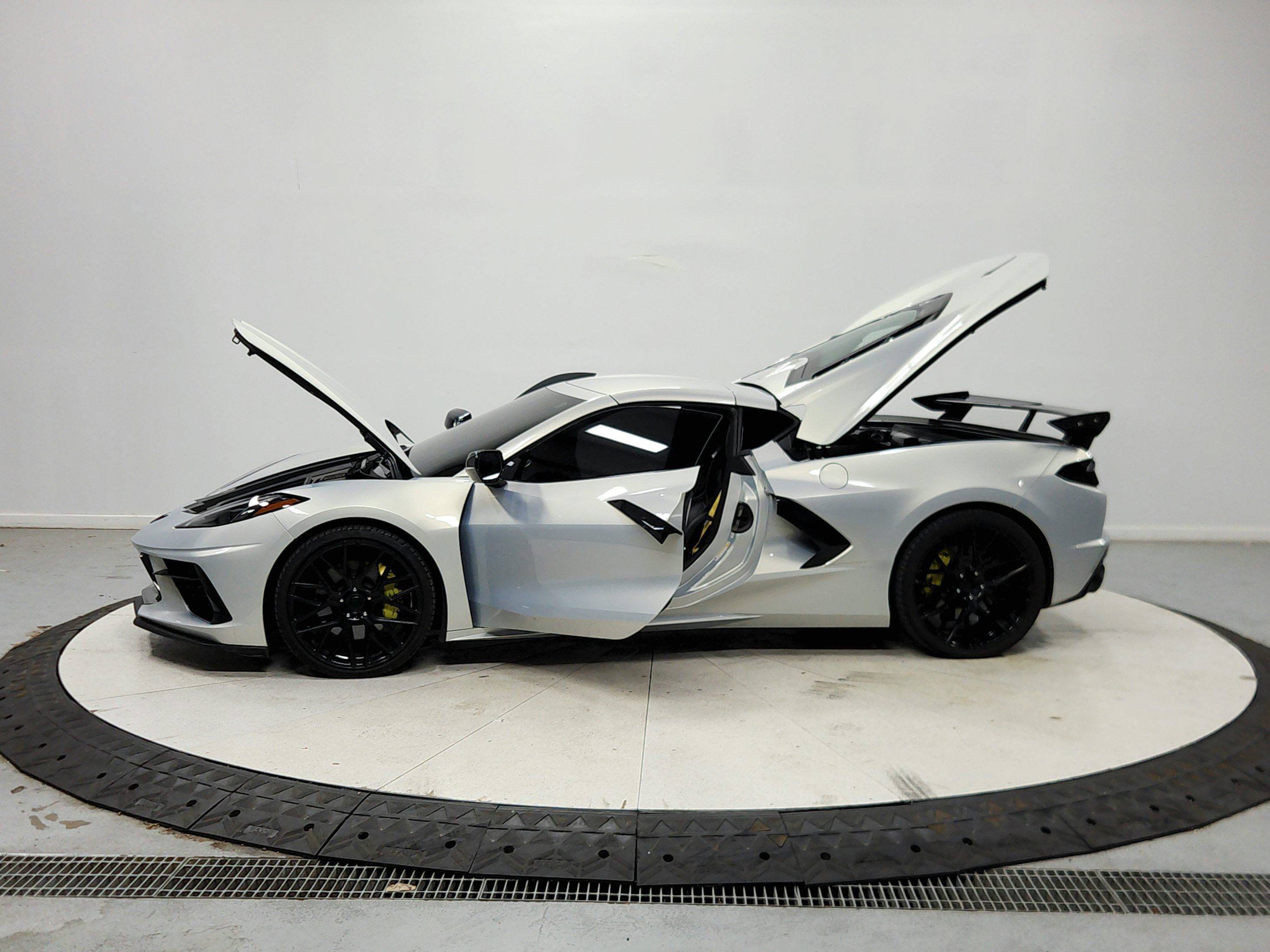 Used 2021 Chevrolet Corvette Stingray Premium Cpe w/ Z51 Performance Package RWD image 13