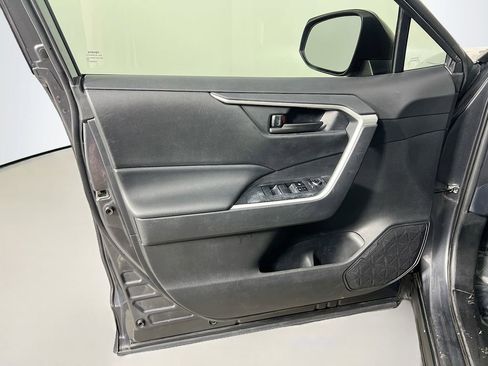 Used 2020 Toyota RAV4 LE image 15