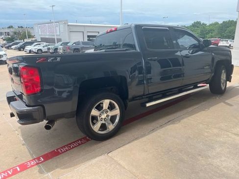 Used 2018 Chevrolet Silverado 1500 LT w/ Texas Edition AWD/4WD image 6