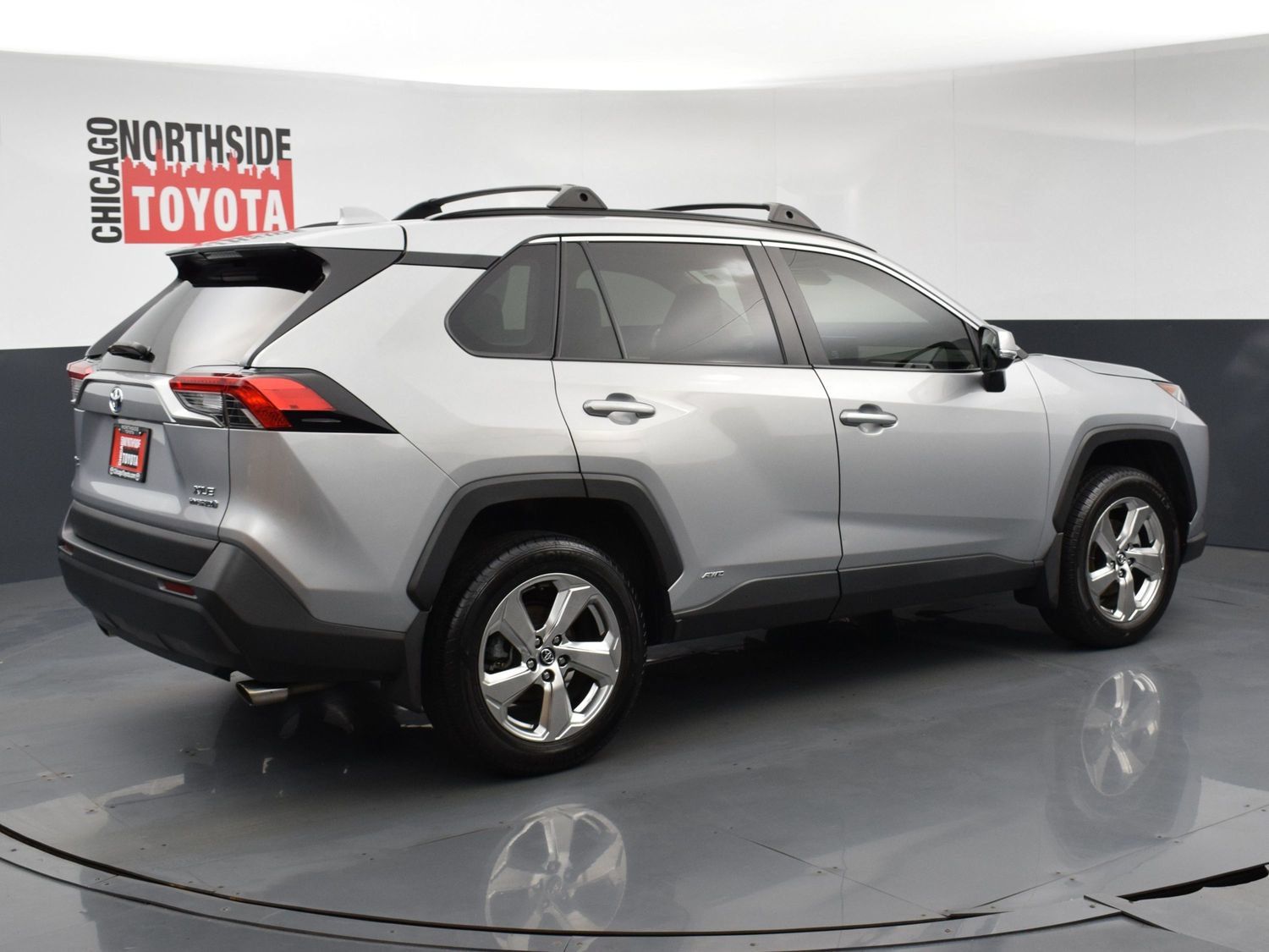 Used 2021 Toyota RAV4 XLE Premium AWD/4WD image 4