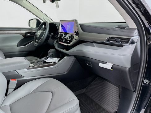 New 2026 Toyota Highlander Limited image 32