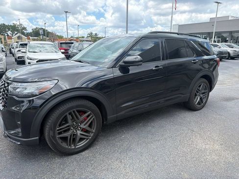 Used 2025 Ford Explorer ST AWD/4WD image 4