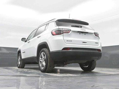 Used 2023 Jeep Compass Latitude image 28