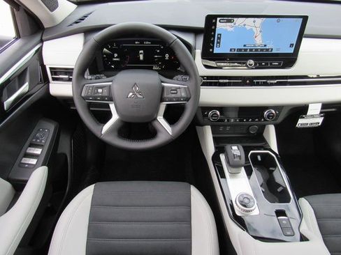 New 2026 Mitsubishi Outlander SE FWD image 10