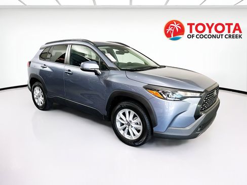 Used 2023 Toyota Corolla Cross LE image 1