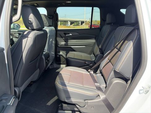 New 2026 Chevrolet Traverse High Country w/ LPO, Floor Liner Package AWD/4WD image 28
