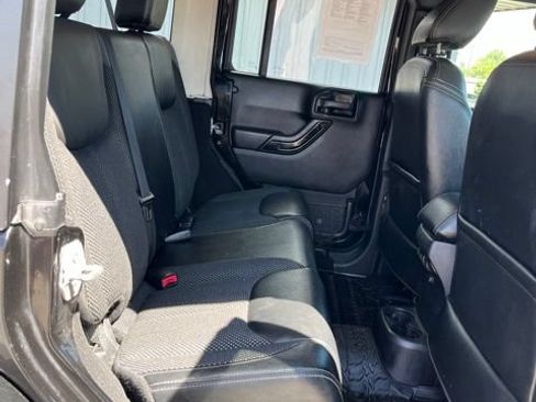 Used 2016 Jeep Wrangler Unlimited Sahara AWD/4WD image 36