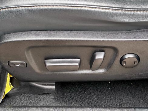 Used 2019 Toyota Highlander XLE AWD/4WD image 13