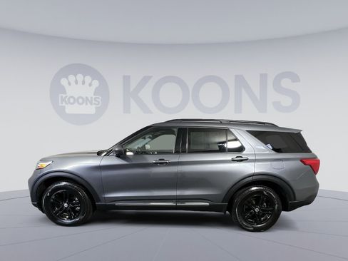 Used 2022 Ford Explorer XLT w/ Equipment Group 202A image 2