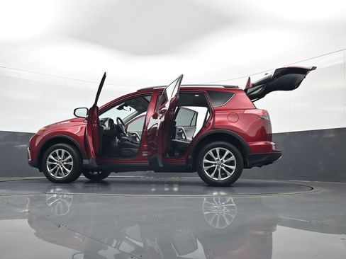 Used 2018 Toyota RAV4 Limited FWD image 34