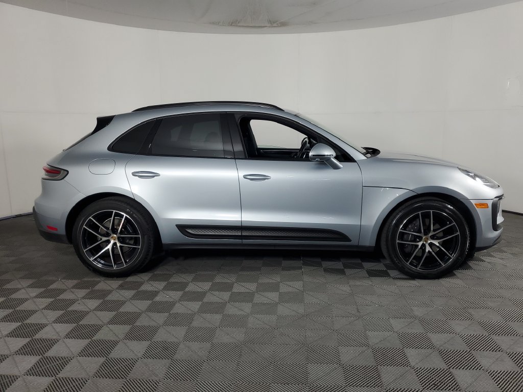 Used 2024 Porsche Macan w/ Premium Plus Package AWD/4WD image 3