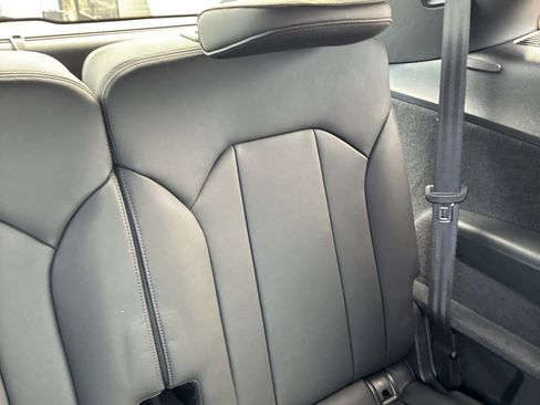 Used 2023 Audi SQ7 Prestige image 12