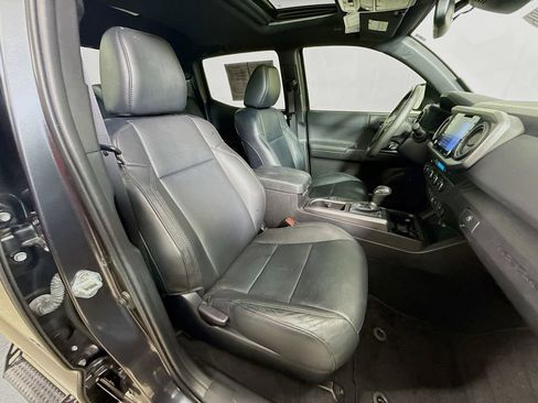 Used 2023 Toyota Tacoma TRD Sport w/ TRD Premium Sport Package AWD/4WD image 12