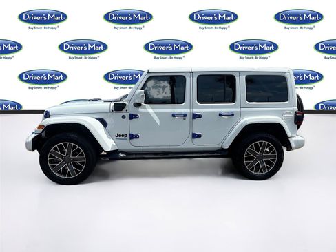 Used 2022 Jeep Wrangler Unlimited Sahara AWD/4WD image 4