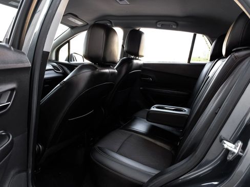 Used 2021 Chevrolet Trax LT image 38