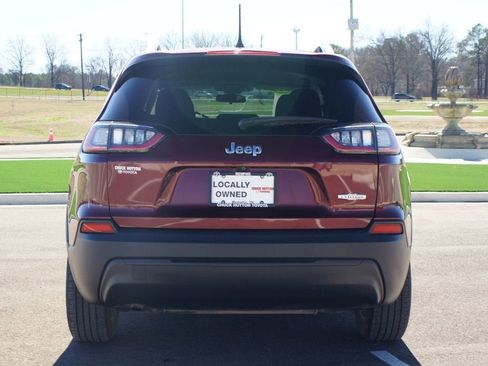 Used 2019 Jeep Cherokee Latitude w/ Popular Appearance Group image 3