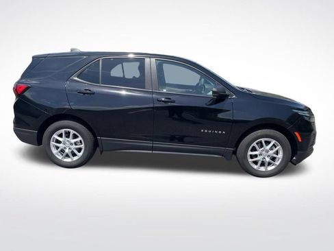 Used 2024 Chevrolet Equinox LS w/ LS Convenience Package AWD/4WD image 3