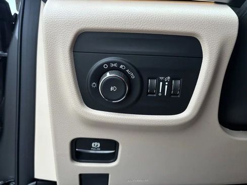 New 2025 Jeep Grand Cherokee L Limited w/ Luxury Tech Group II image 13