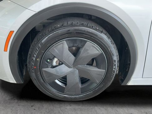 Used 2024 Toyota Prius FWD image 25