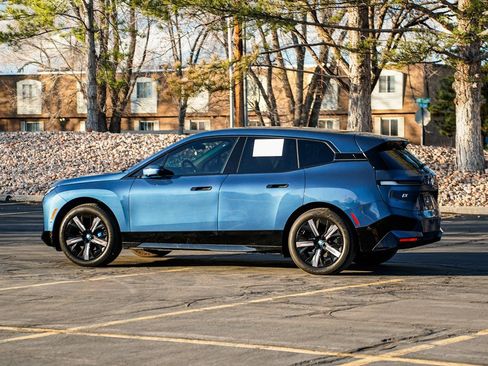 Used 2024 BMW iX xDrive50 w/ Premium Package image 6