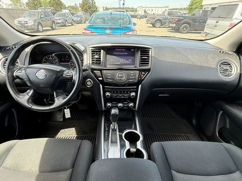 Used 2017 Nissan Pathfinder SV FWD image 3