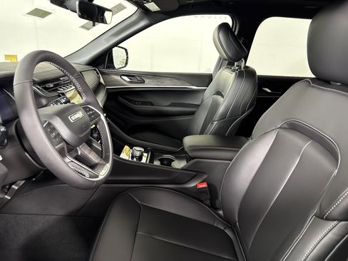 New 2025 Jeep Grand Cherokee Limited image 12