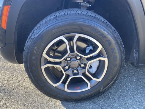 Used 2022 Jeep Grand Cherokee Trailhawk w/ Luxury Tech Group III image 26