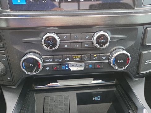 Used 2023 Ford F250 Lariat w/ Lariat Ultimate Package AWD/4WD image 18