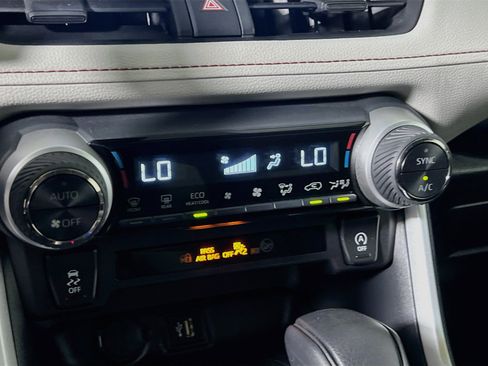 Used 2025 Toyota RAV4 XLE w/ Convenience Package FWD image 26