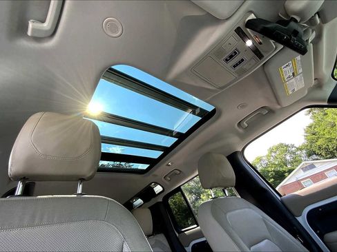 Used 2021 Land Rover Defender 110 SE image 12