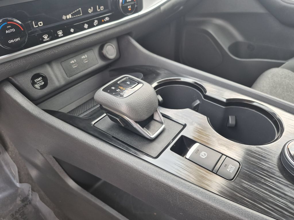 Used 2025 Nissan Rogue SV AWD/4WD image 10
