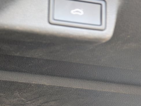 Used 2025 Volkswagen ID. Buzz 1st Edition RWD image 21