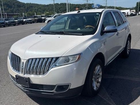 Used 2013 Lincoln MKX FWD image 2
