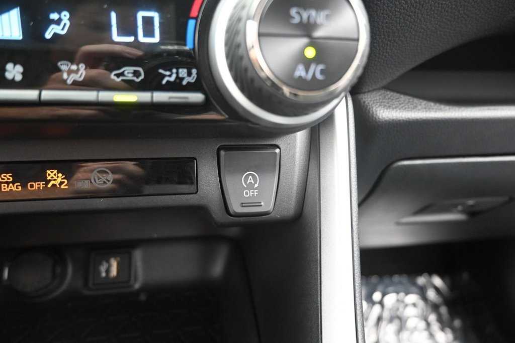 Used 2025 Toyota RAV4 XLE AWD/4WD image 29