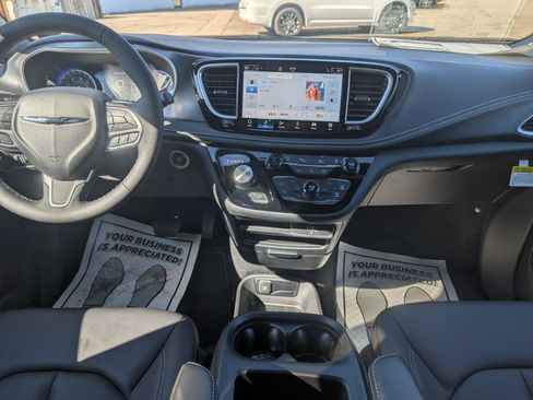 New 2026 Chrysler Pacifica Select image 14