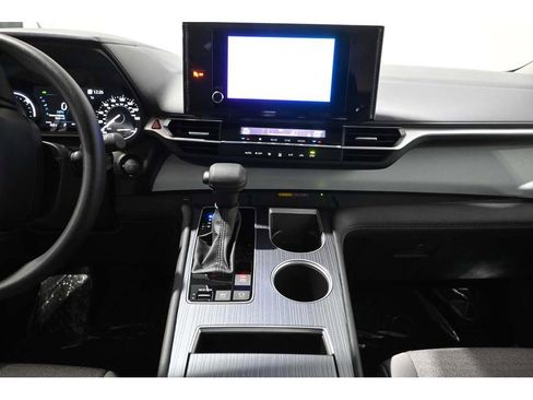 New 2025 Toyota Sienna LE FWD image 22