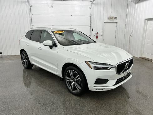 Used 2020 Volvo XC60 T6 Momentum image 2