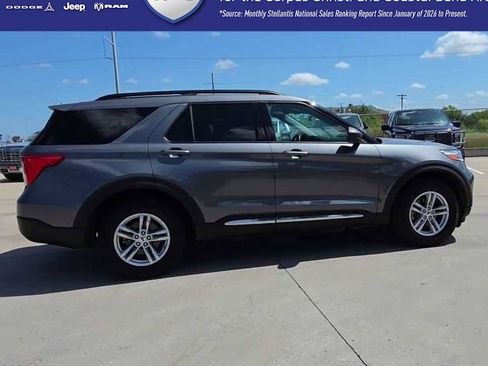 Used 2022 Ford Explorer XLT AWD/4WD image 9
