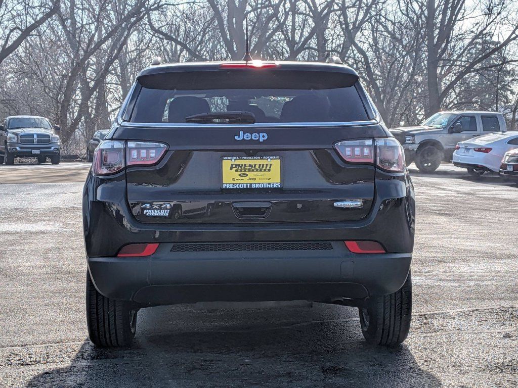 Used 2022 Jeep Compass Latitude w/ Convenience Group AWD/4WD image 6