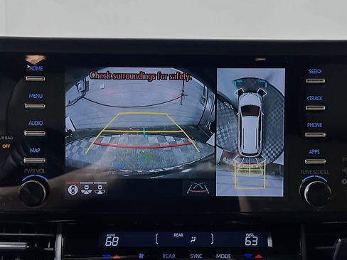 Used 2021 Toyota Sienna Platinum image 28