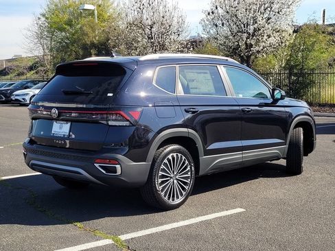 New 2026 Volkswagen Taos SE FWD image 5