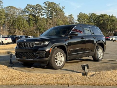 New 2025 Jeep Grand Cherokee Laredo w/ Luxury Tech Group I image 3