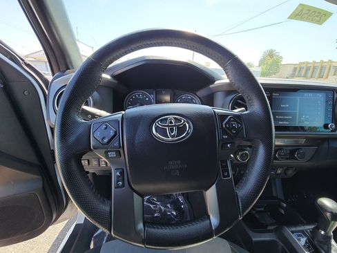 Used 2021 Toyota Tacoma TRD Sport w/ Technology Package AWD/4WD image 11