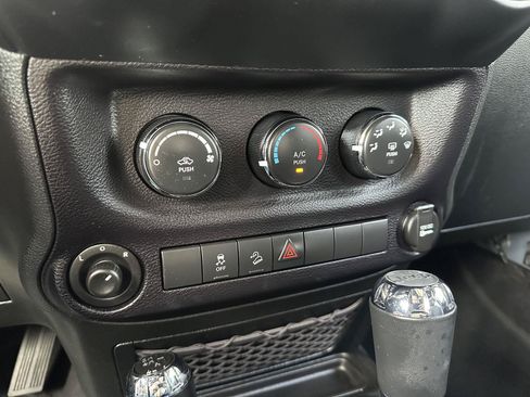 Used 2015 Jeep Wrangler Unlimited Sport w/ Quick Order Package 24S AWD/4WD image 20