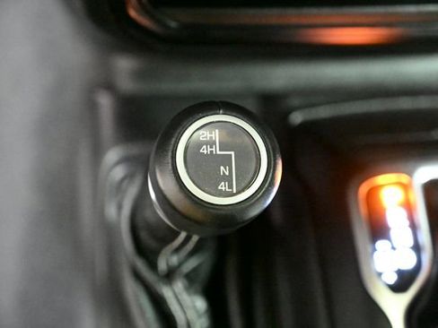 Used 2020 Jeep Wrangler Unlimited Sahara image 28