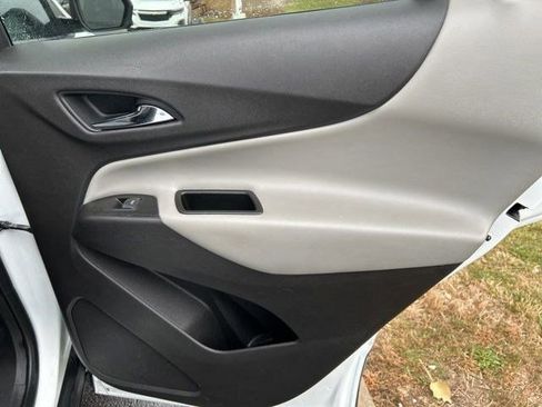 Used 2020 Chevrolet Equinox LS w/ LS Convenience Package image 37