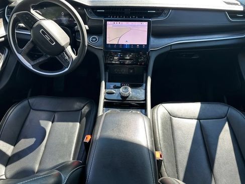 Used 2023 Jeep Grand Cherokee L Limited w/ Luxury Tech Group II AWD/4WD image 24